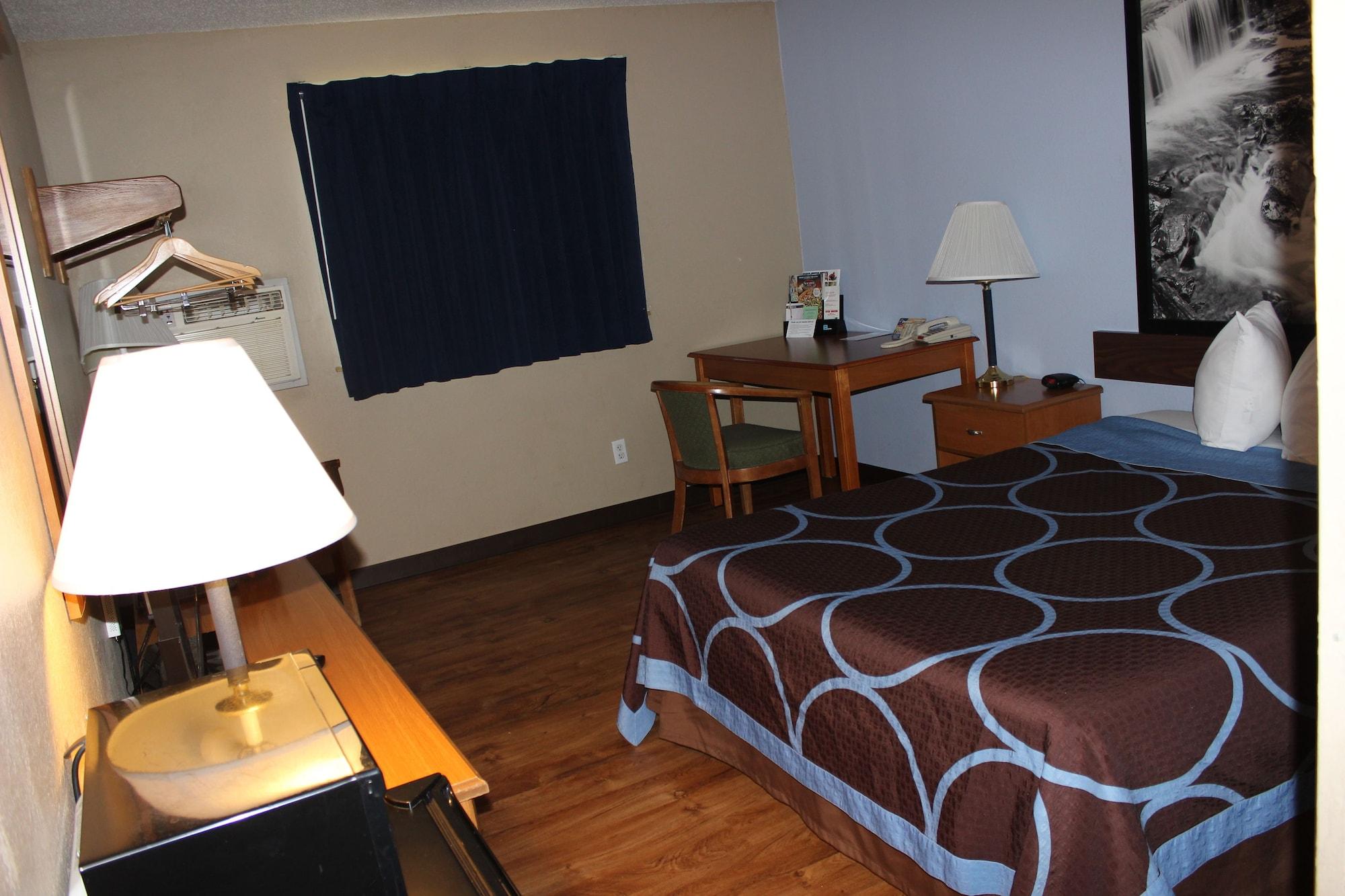 Hotel Super 8 By Wyndham - Poconos 2*