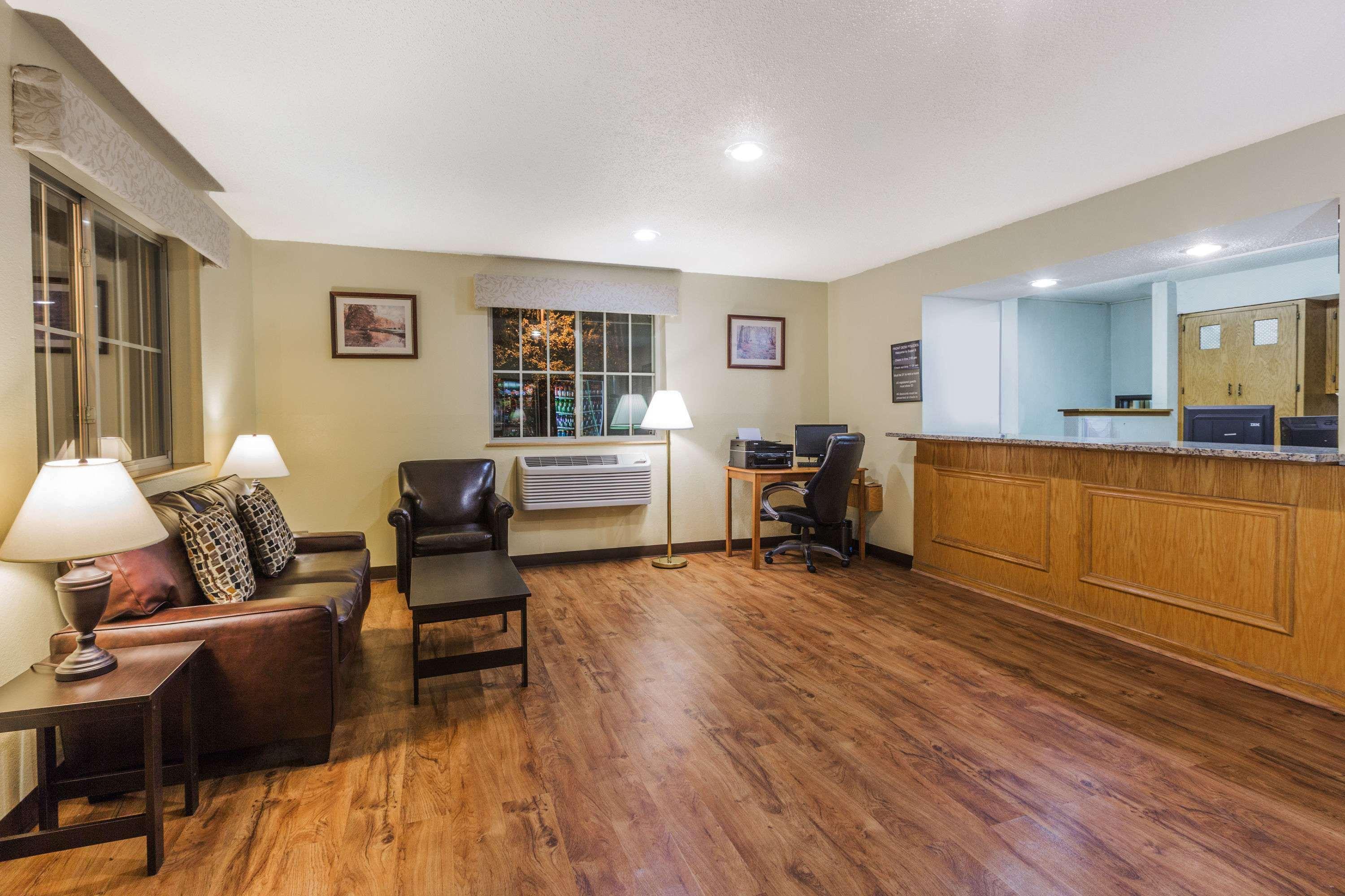 Hotel Super 8 By Wyndham - Poconos East Stroudsburg